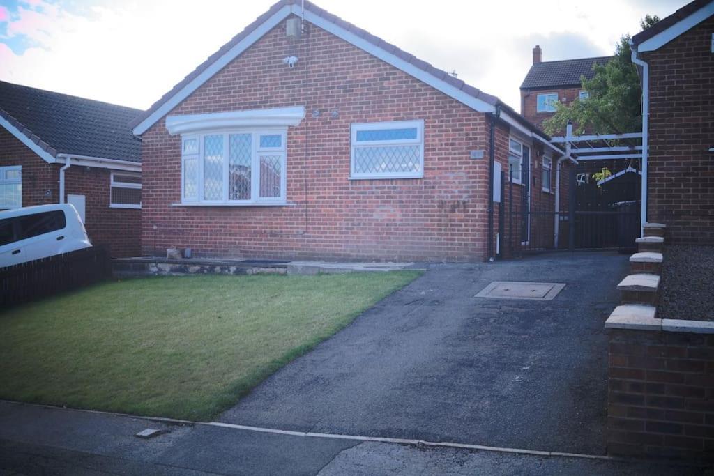 Luxurious Detached Bungalow Batley Exterior foto